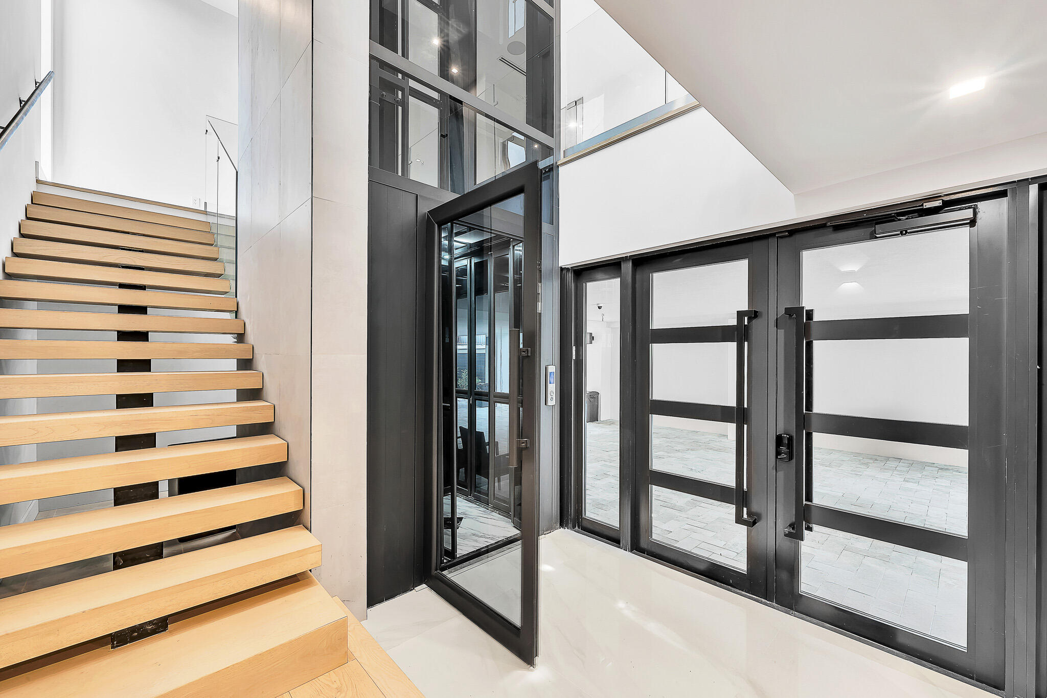 16 Seaside Avenue Key Largo, FL 33037 - Photo 9 of 140 a view of entryway