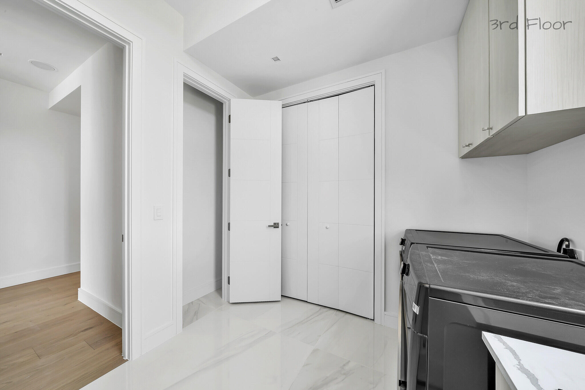 16 Seaside Avenue Key Largo, FL 33037 - Photo 88 of 140 Spacious laundry room