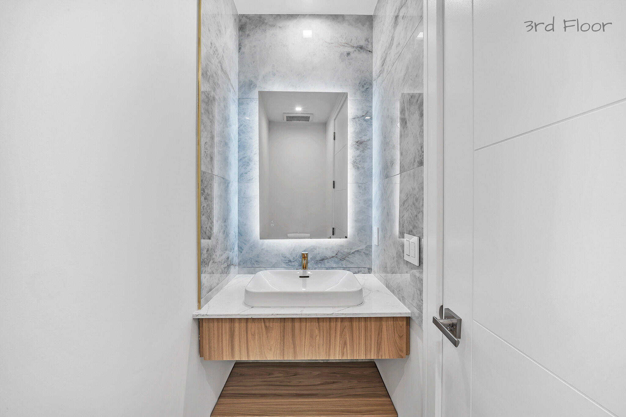 16 Seaside Avenue Key Largo, FL 33037 - Photo 89 of 140 Entertainment bath and powder room