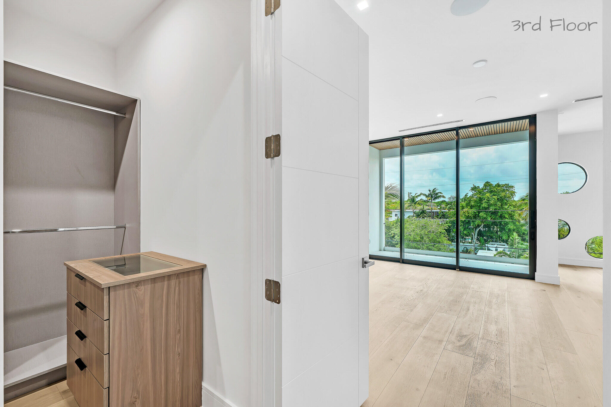 16 Seaside Avenue Key Largo, FL 33037 - Photo 92 of 140 Master bedroom suite