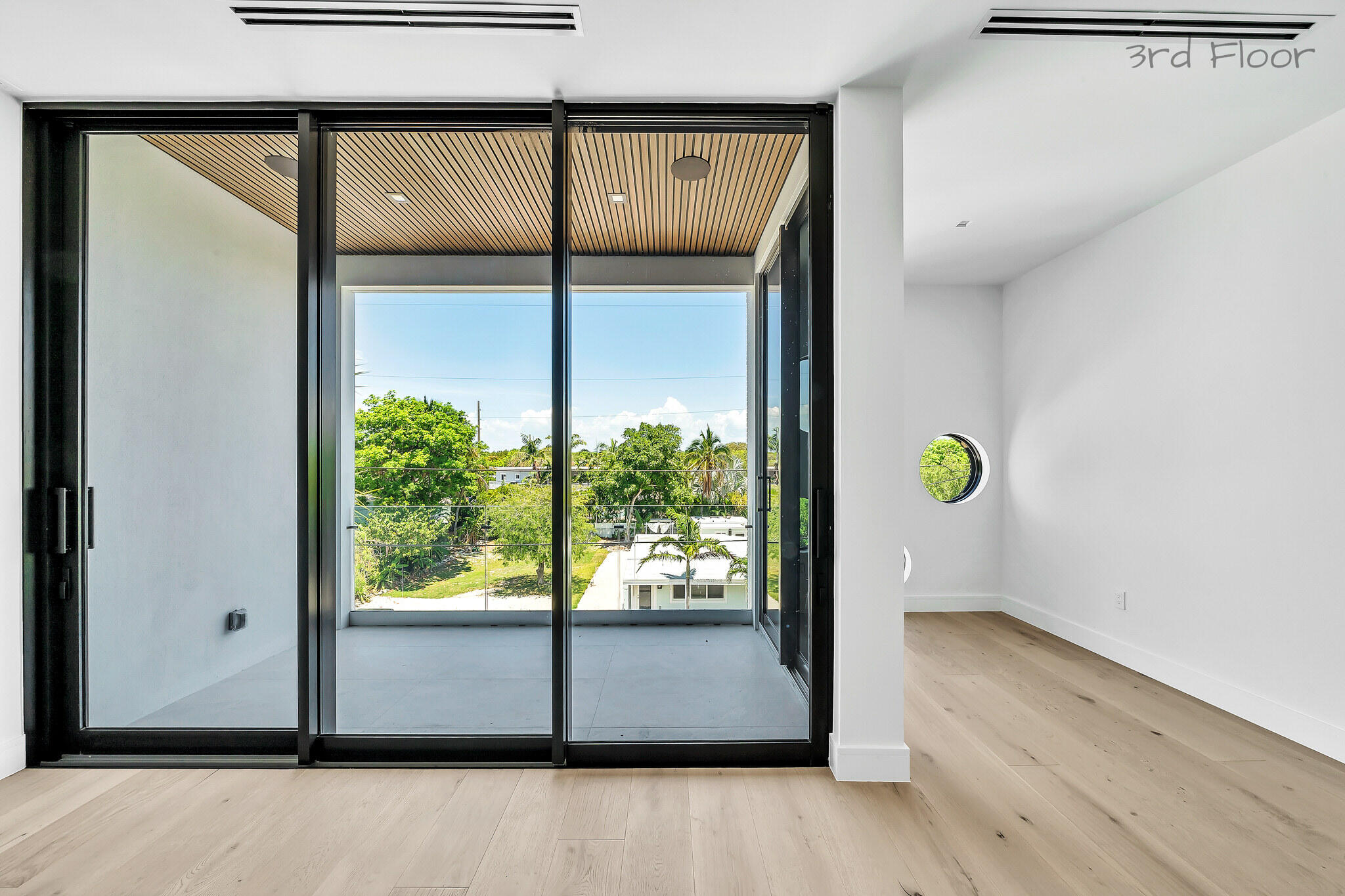 16 Seaside Avenue Key Largo, FL 33037 - Photo 93 of 140 Third level primary suite