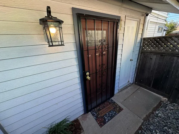 $2,000 | 1143 West El Camino Avenue, Sacramento, CA 95833