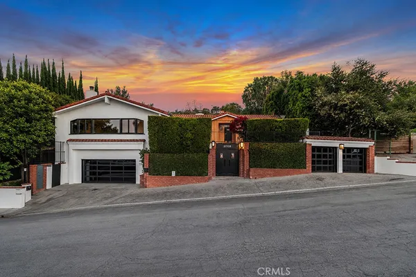$2,199,000 | 21520 Arcos Drive, Woodland Hills, CA 91364