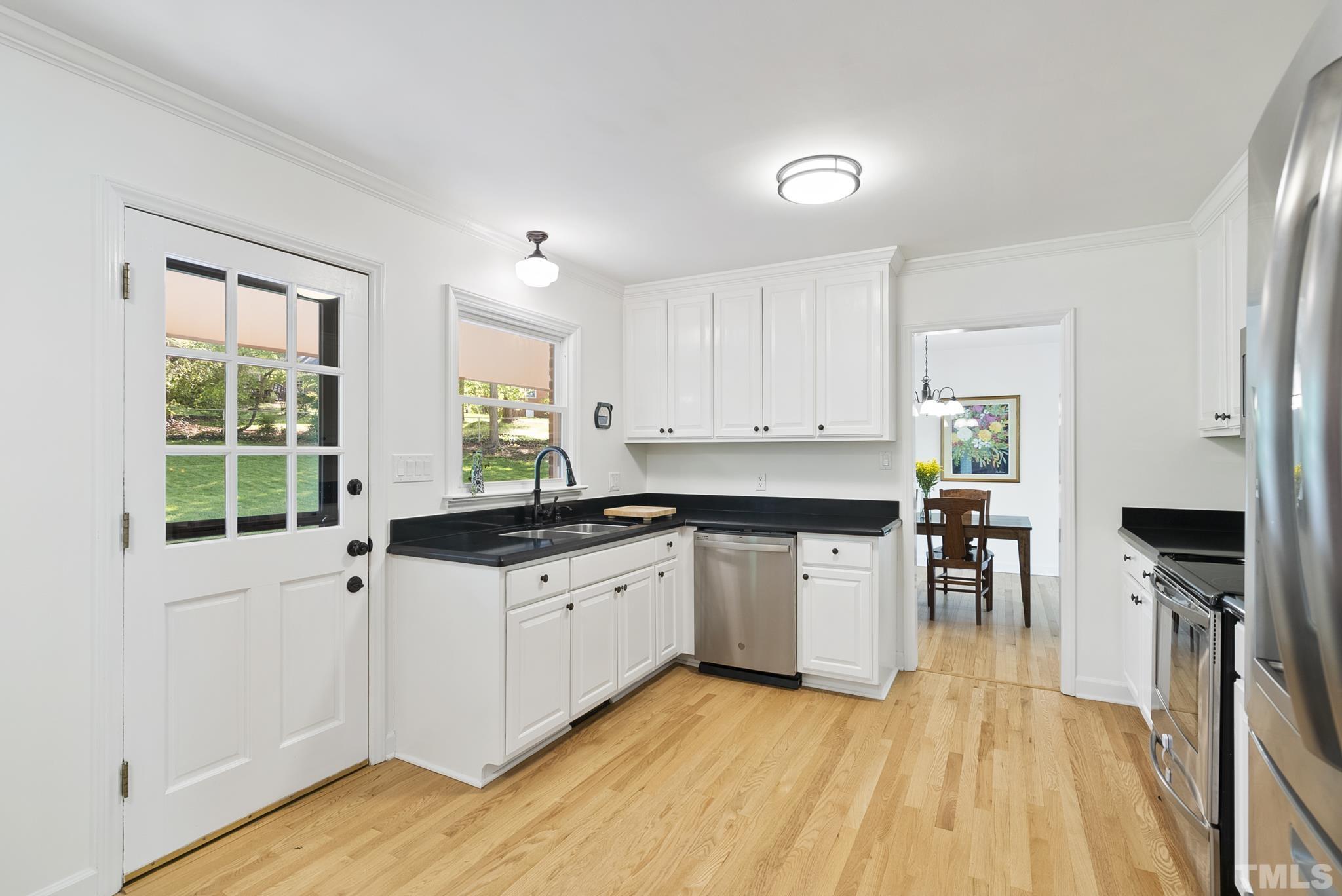 3702 Pembrook Place Raleigh, NC 27612 - Photo 10 of 38