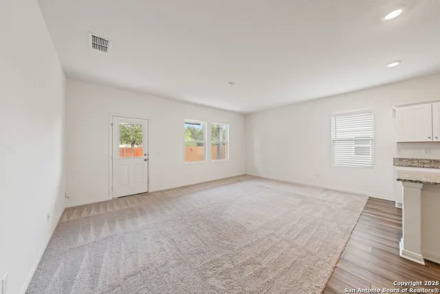 $1,695 | 6028 Pearl Meadow, Converse, TX 78109