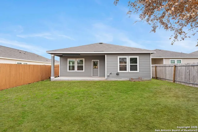 $1,695 | 6028 Pearl Meadow, Converse, TX 78109