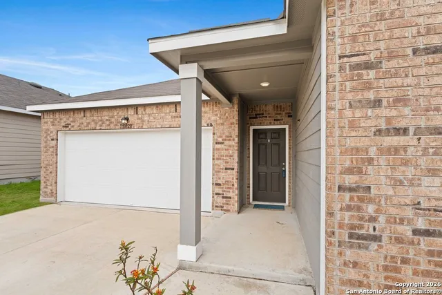 $1,695 | 6028 Pearl Meadow, Converse, TX 78109
