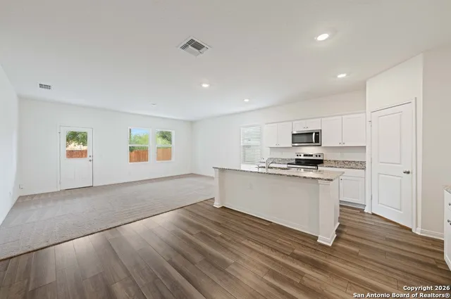 $1,695 | 6028 Pearl Meadow, Converse, TX 78109