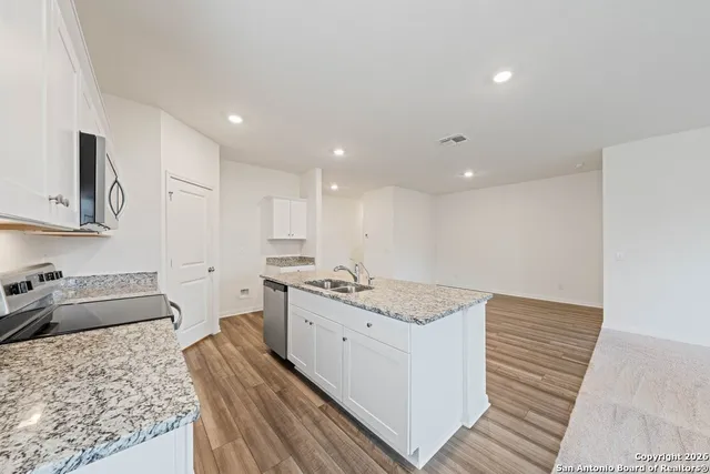 $1,695 | 6028 Pearl Meadow, Converse, TX 78109