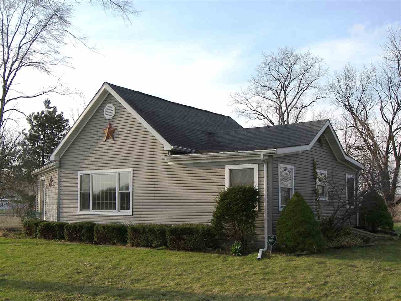 3304 Wooster Road Pierceton, IN 46562 - Photo 2 of 14 Gallery Image 2