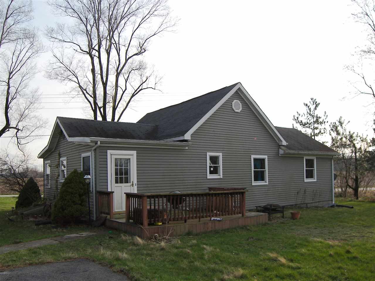 3304 Wooster Road Pierceton, IN 46562 - Photo 7 of 14 Gallery Image 7