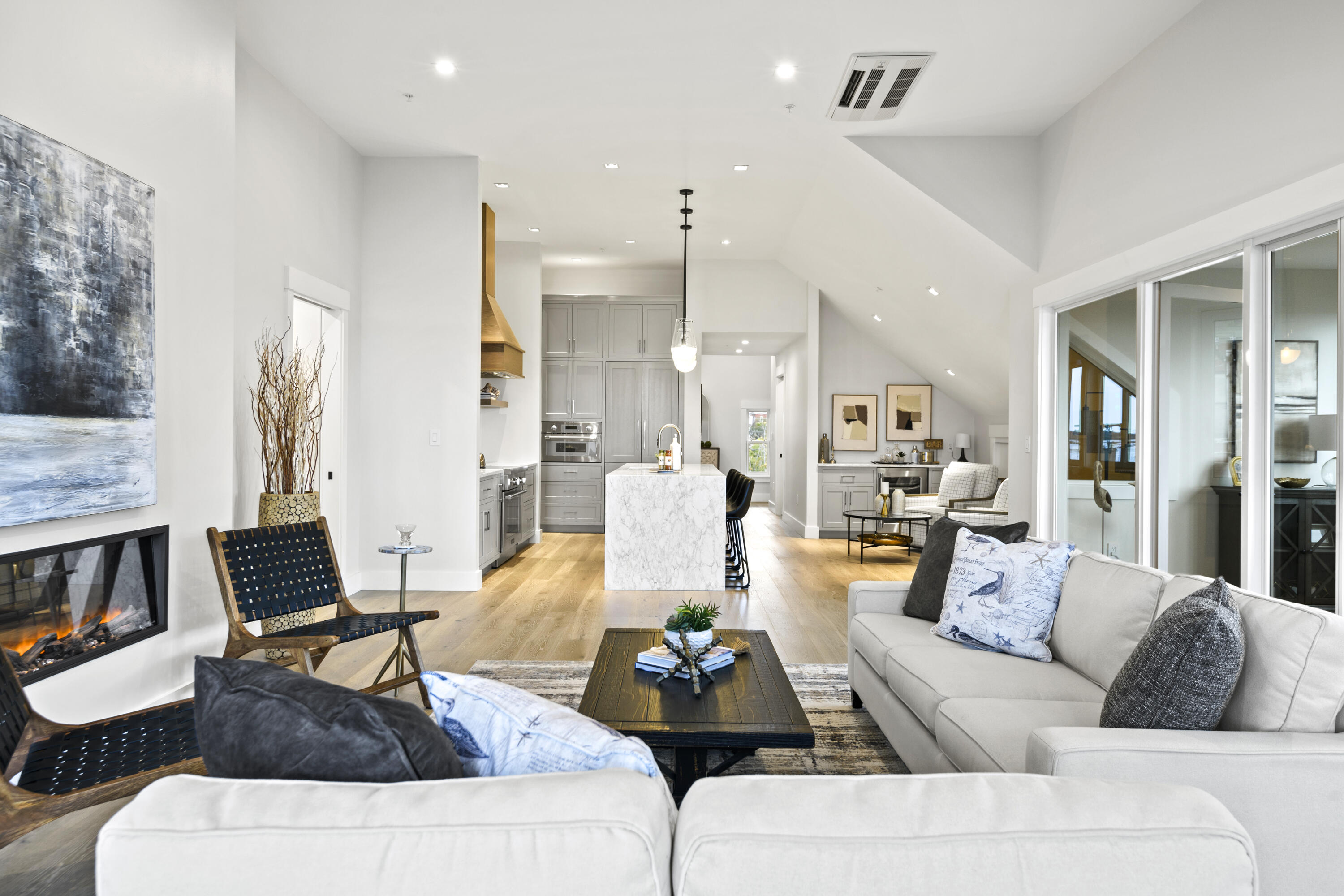 2 India Street, Unit 4 Portland, ME 04101 - Photo 2 of 51 India St_002_Unit4_mls