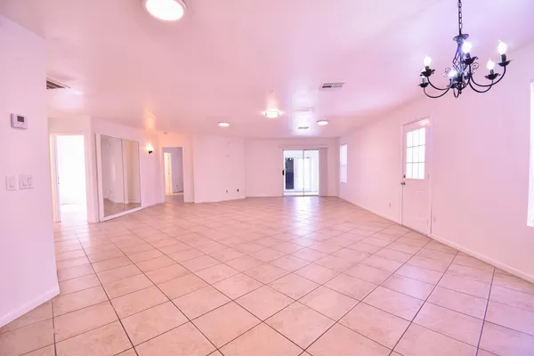 $1,900 | 6780 North 74th Drive, Glendale, AZ 85303