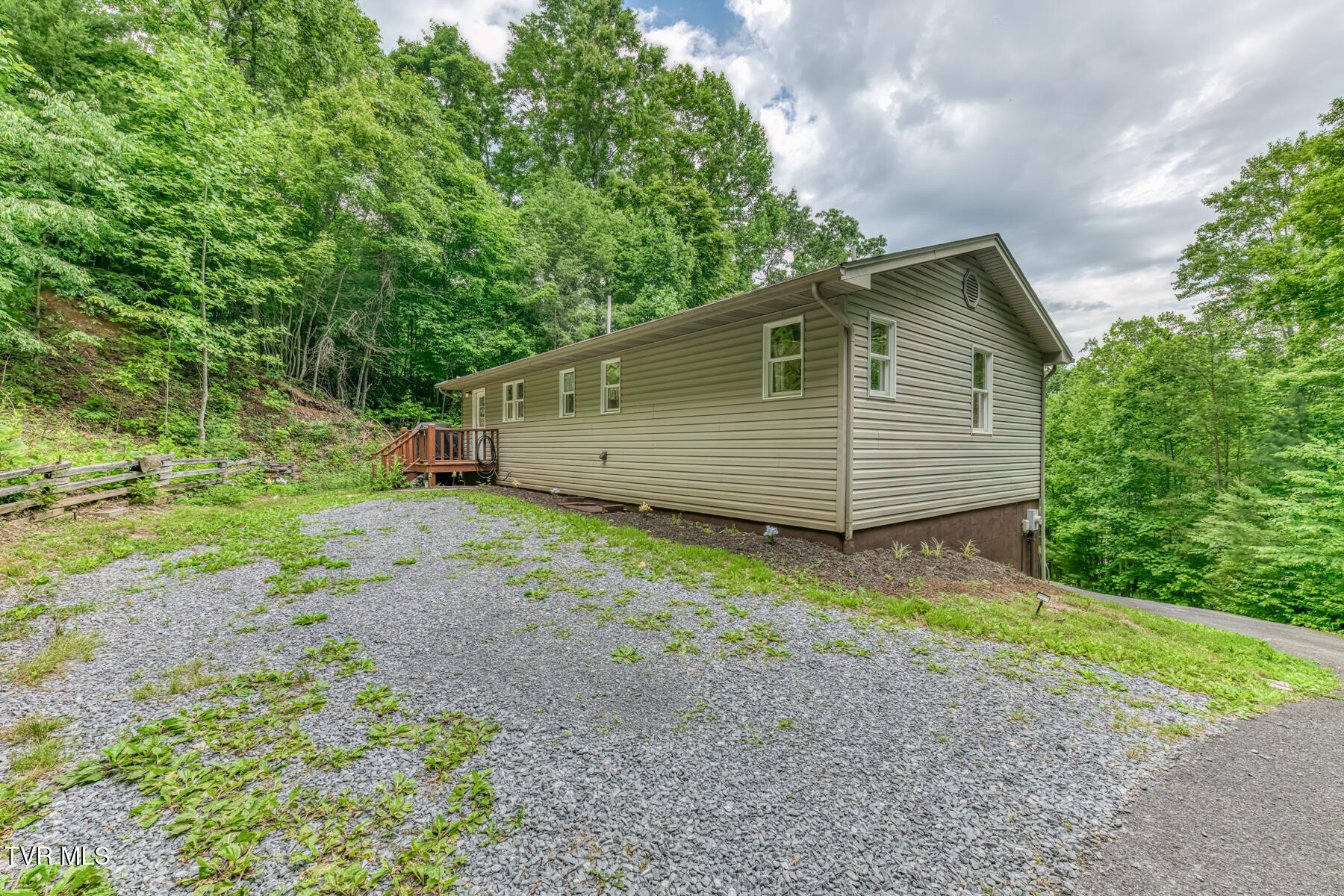 130 Timber Lane Hampton, TN 37658 - Photo 32 of 42 130 Timber Ln-32