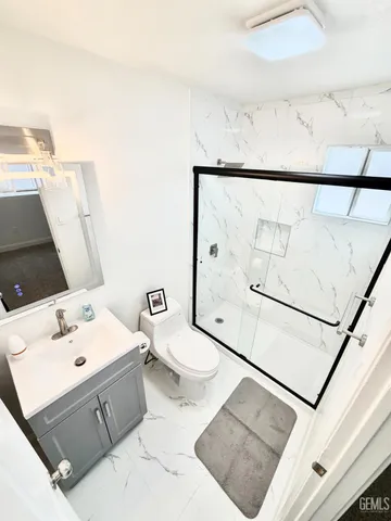 a view of a water fountain