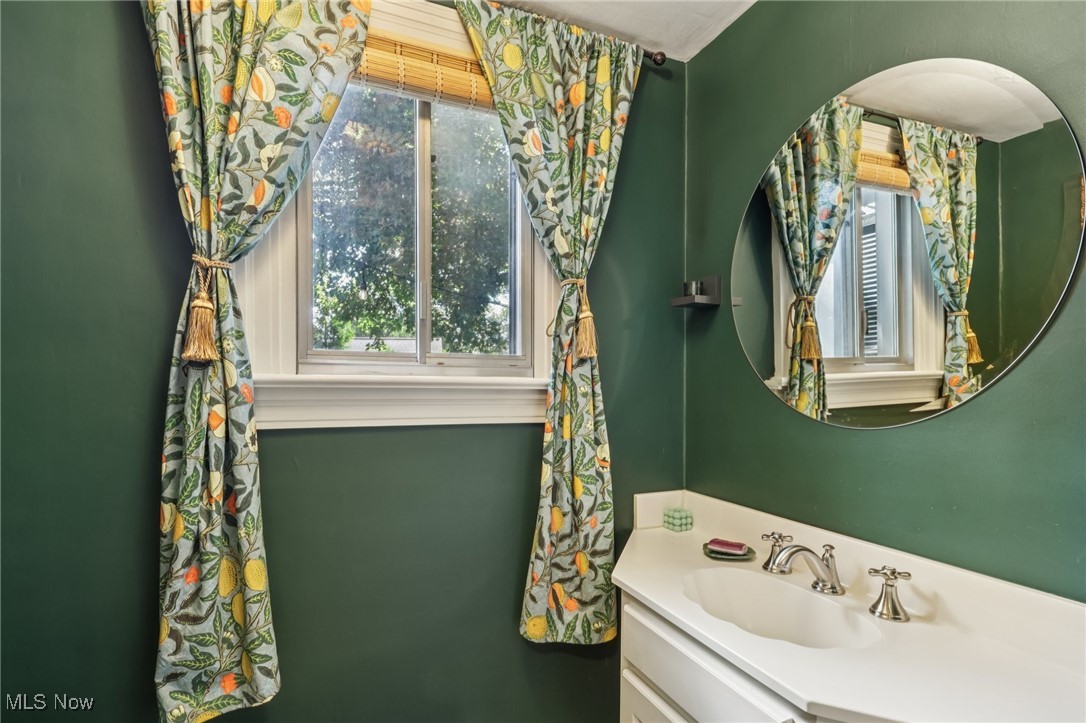 922 Mayfair Road Akron, OH 44303 - Photo 19 of 39 Bathroom featuring vanity