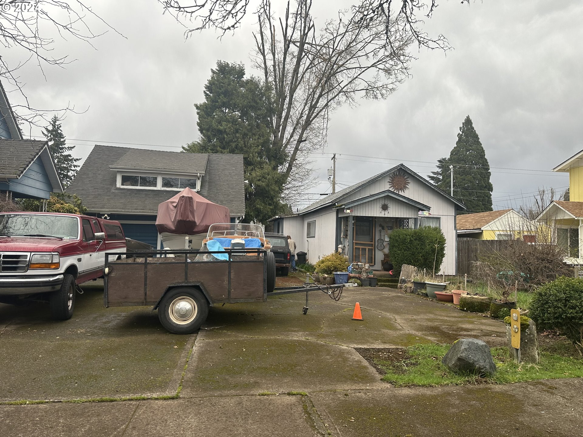 1314 D Street Springfield, OR 97477 - Photo 5 of 5 a view of street with cars