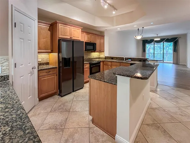 $2,595 | 7710 Lake Vista Court, Unit 206, Bradenton, FL 34202