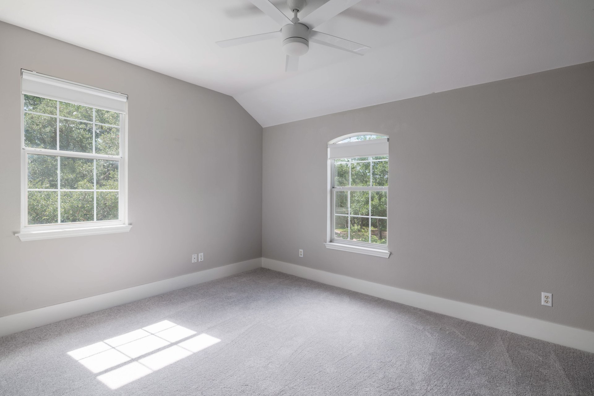 5512 Ballenton Lane Austin, TX 78739 - Photo 31 of 40 Sun-filled room with vaulted ceilings offers a comfortable atmosphere and verdant exterior views.