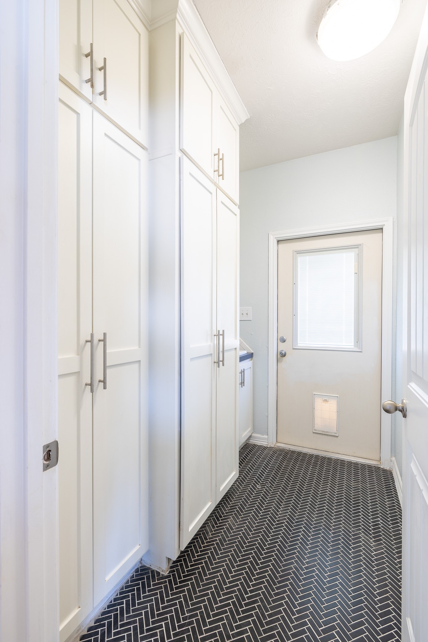 1991 Gulf Crystal Beach, TX 77650 - Photo 15 of 20 a bathroom with a sink and a mirror