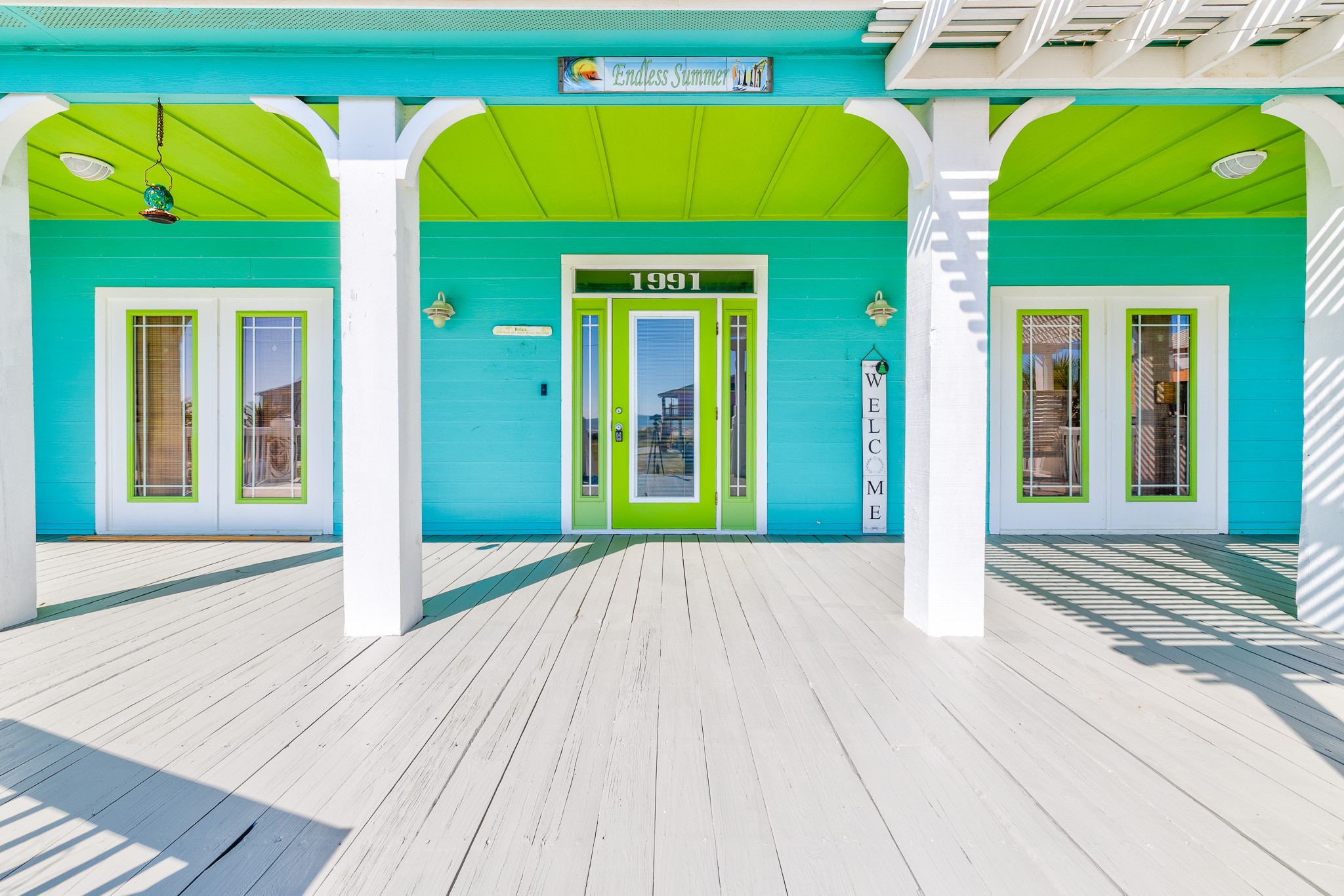 1991 Gulf Crystal Beach, TX 77650 - Photo 2 of 20 a view of an entryway with a hall