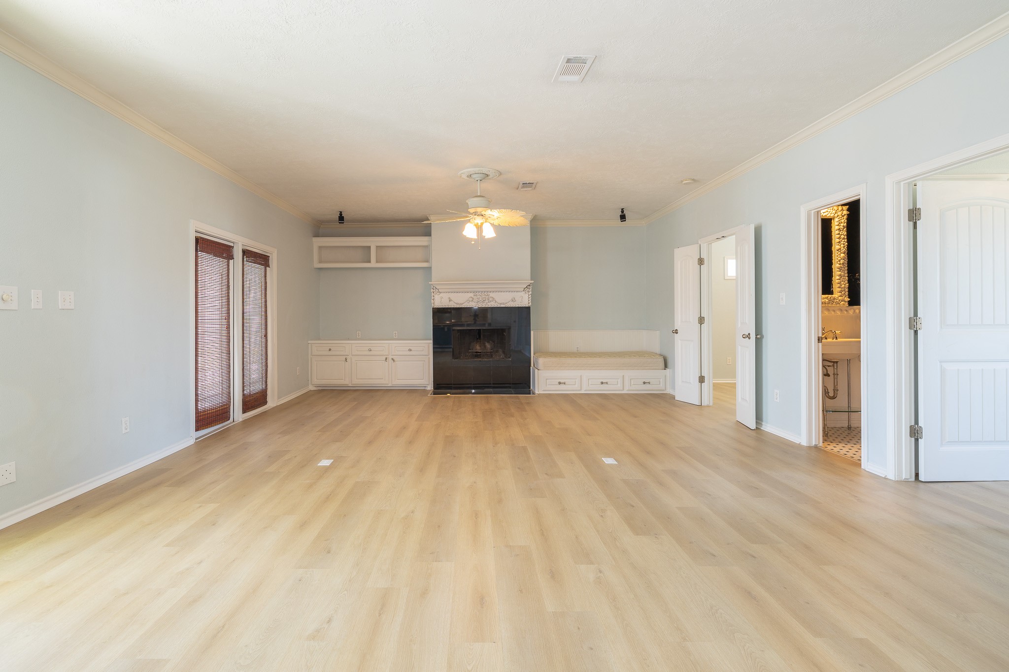 1991 Gulf Crystal Beach, TX 77650 - Photo 4 of 20 a big room with closet and wooden floor