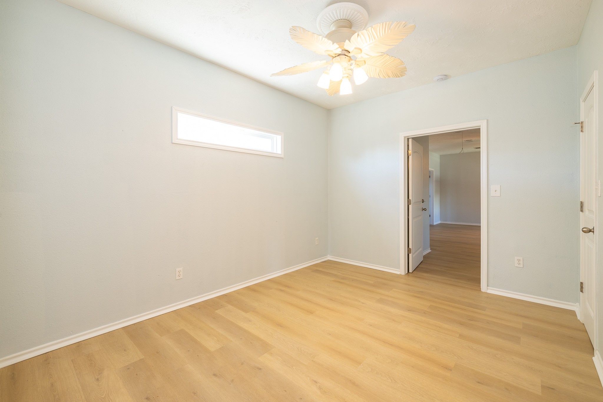 1991 Gulf Crystal Beach, TX 77650 - Photo 8 of 20 a view of an empty room