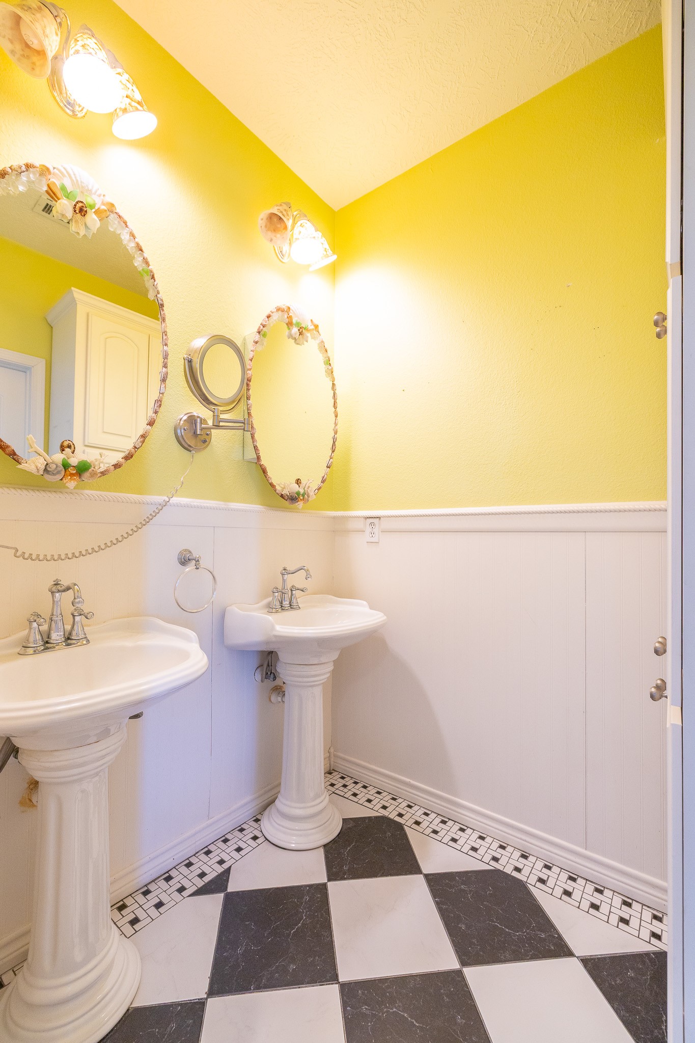 1991 Gulf Crystal Beach, TX 77650 - Photo 9 of 20 a bathroom with a sink and a mirror