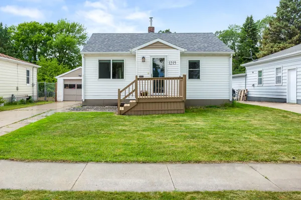 $265,000 | 1215 13th Street North, Moorhead, MN 56560