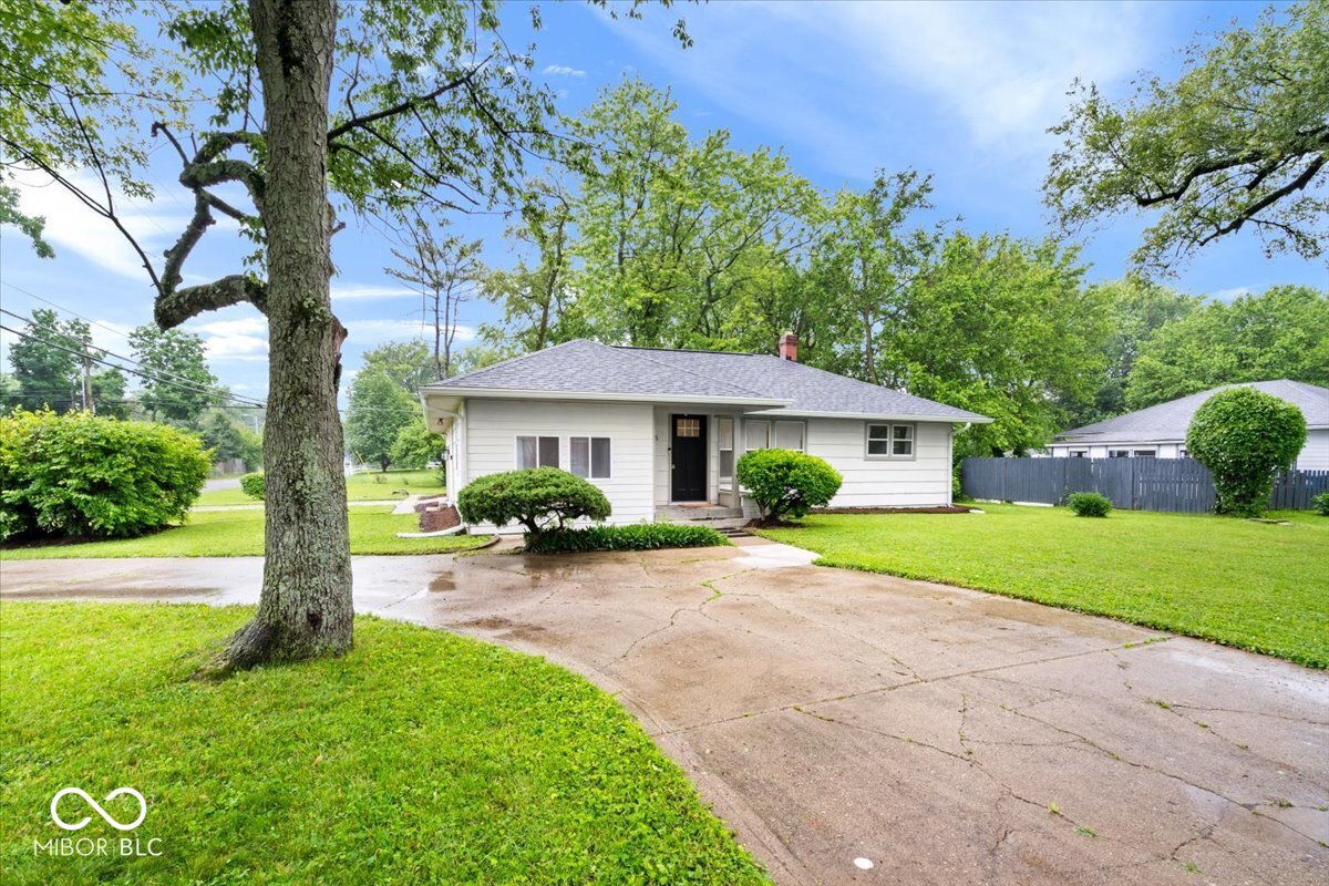 2105 Mayfair Drive Indianapolis, IN 46260 - Photo 2 of 25 Gallery Image 2