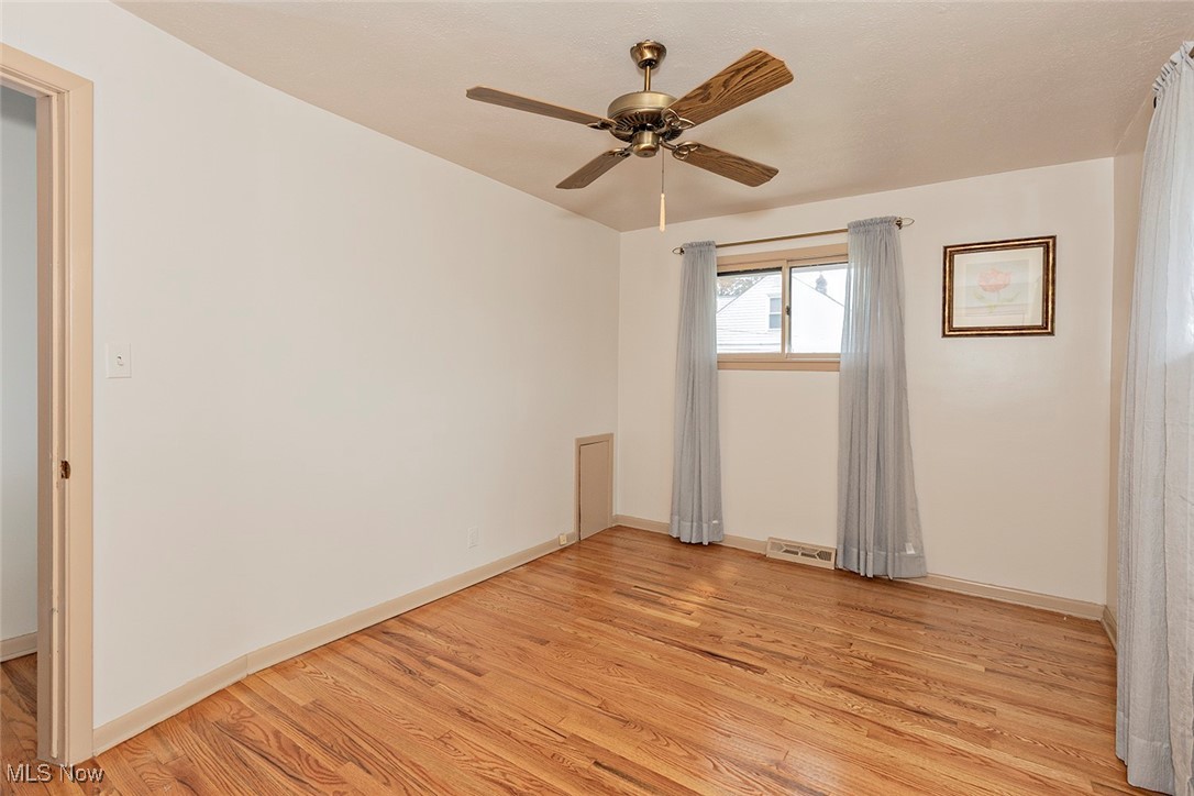 1415 Lander Road Cleveland, OH 44124 - Photo 6 of 24