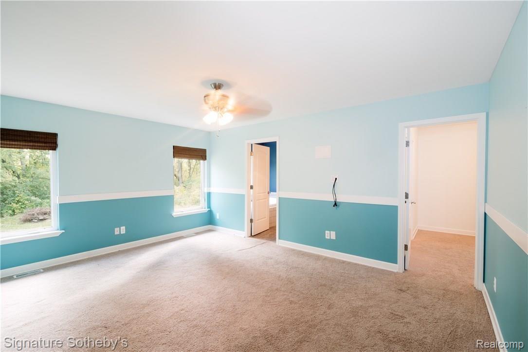 2115 Ray Fenton, MI 48430 - Photo 5 of 28 Main floor master with jetted tub and large closet.