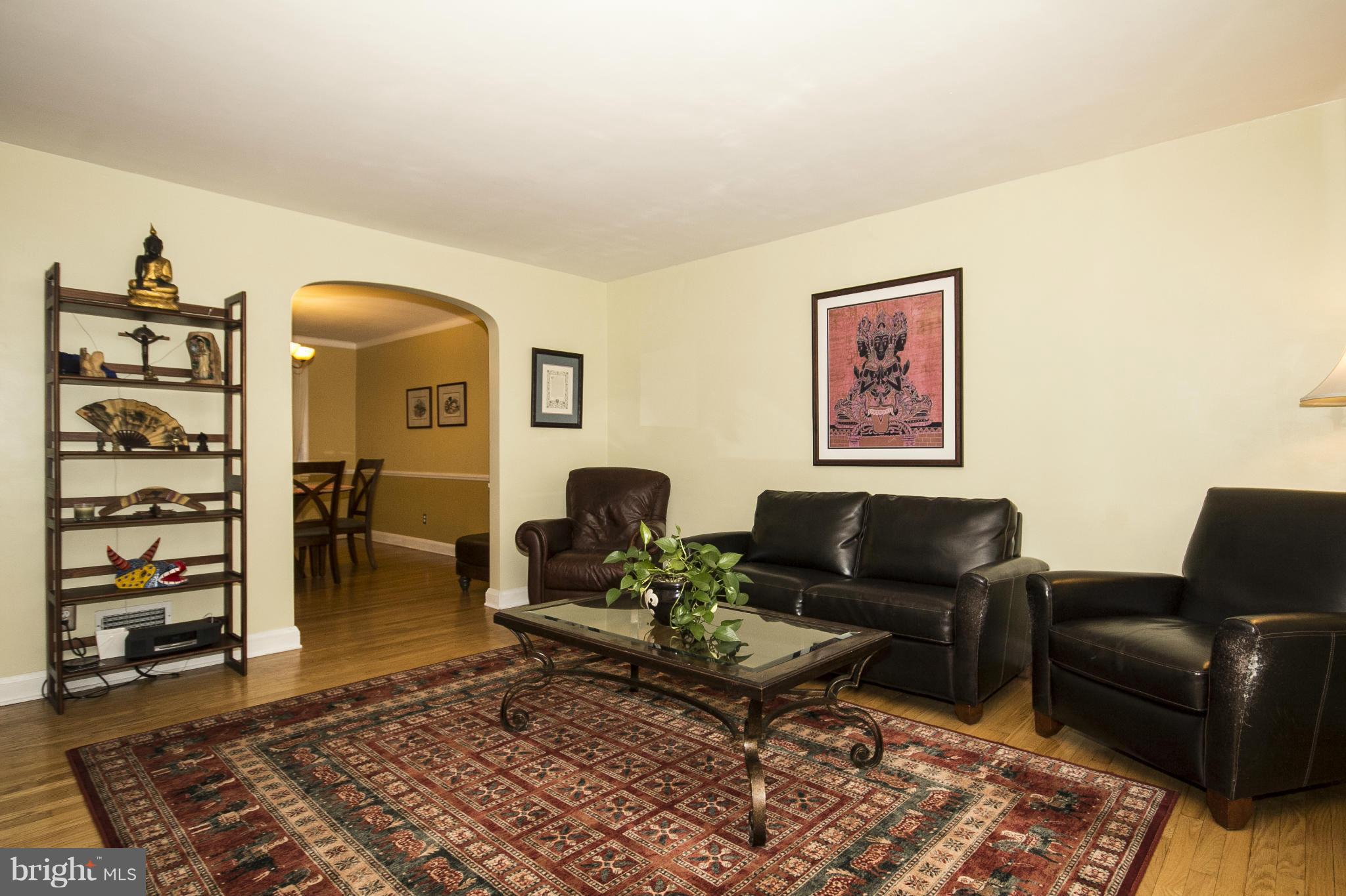 158 Dumbarton Road Baltimore, MD 21212 - Photo 2 of 20 Living Room
