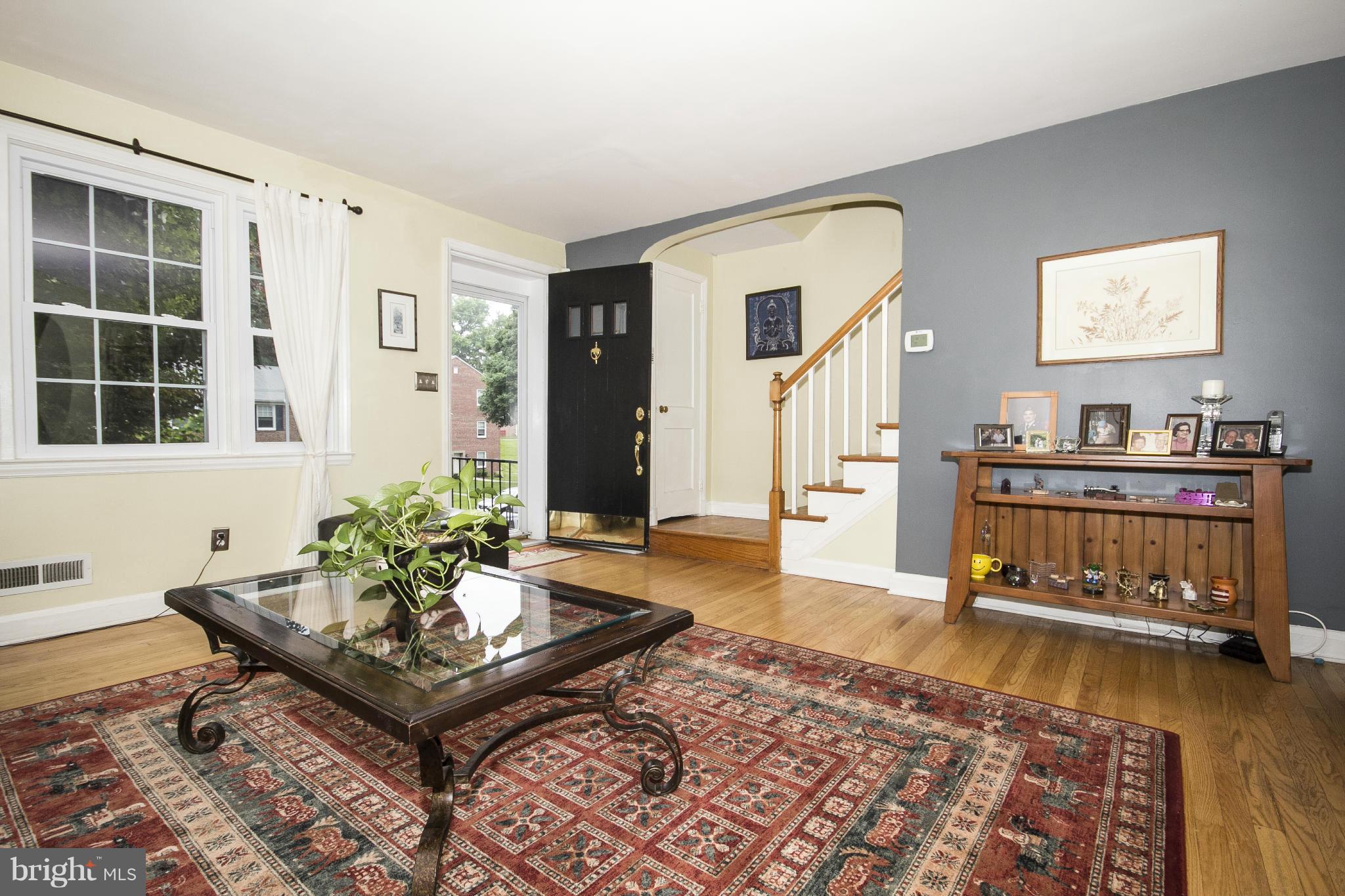 158 Dumbarton Road Baltimore, MD 21212 - Photo 4 of 20 Living Room