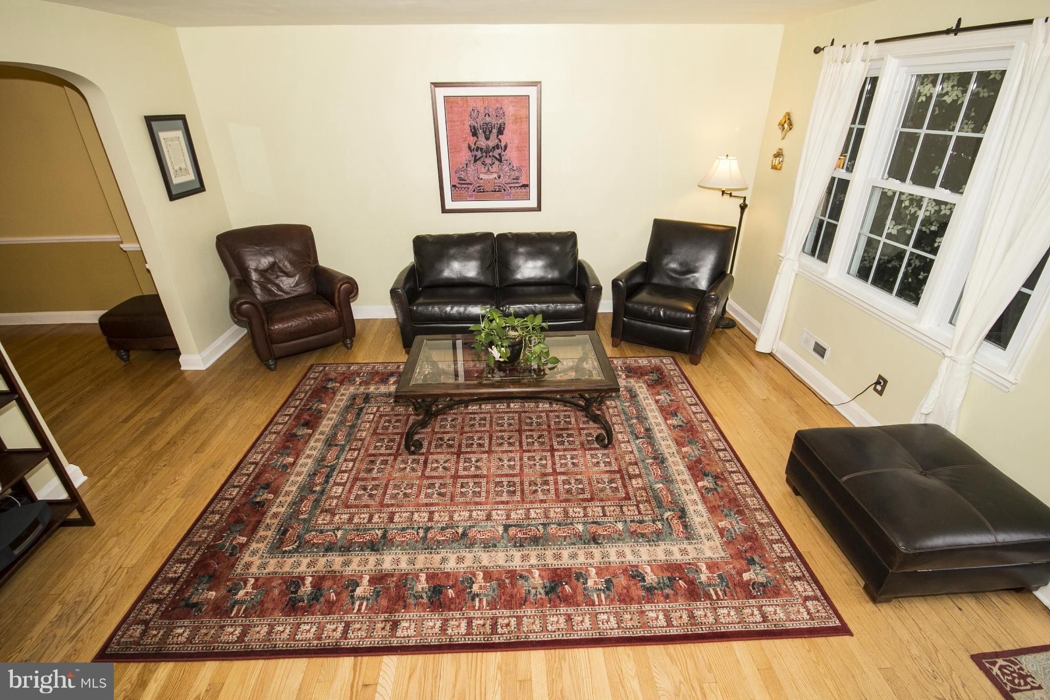 158 Dumbarton Road Baltimore, MD 21212 - Photo 6 of 20 Living Room