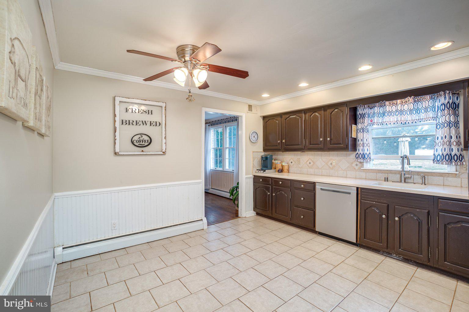3837 Justin Road Monkton, MD 21111 - Photo 22 of 48 Eat-in Kitchen w/ ceramic flooring