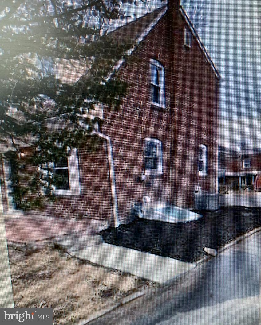 775 Braxton Road Ridley Park, PA 19078 - Photo 6 of 6 Sideview/Shared Driveway