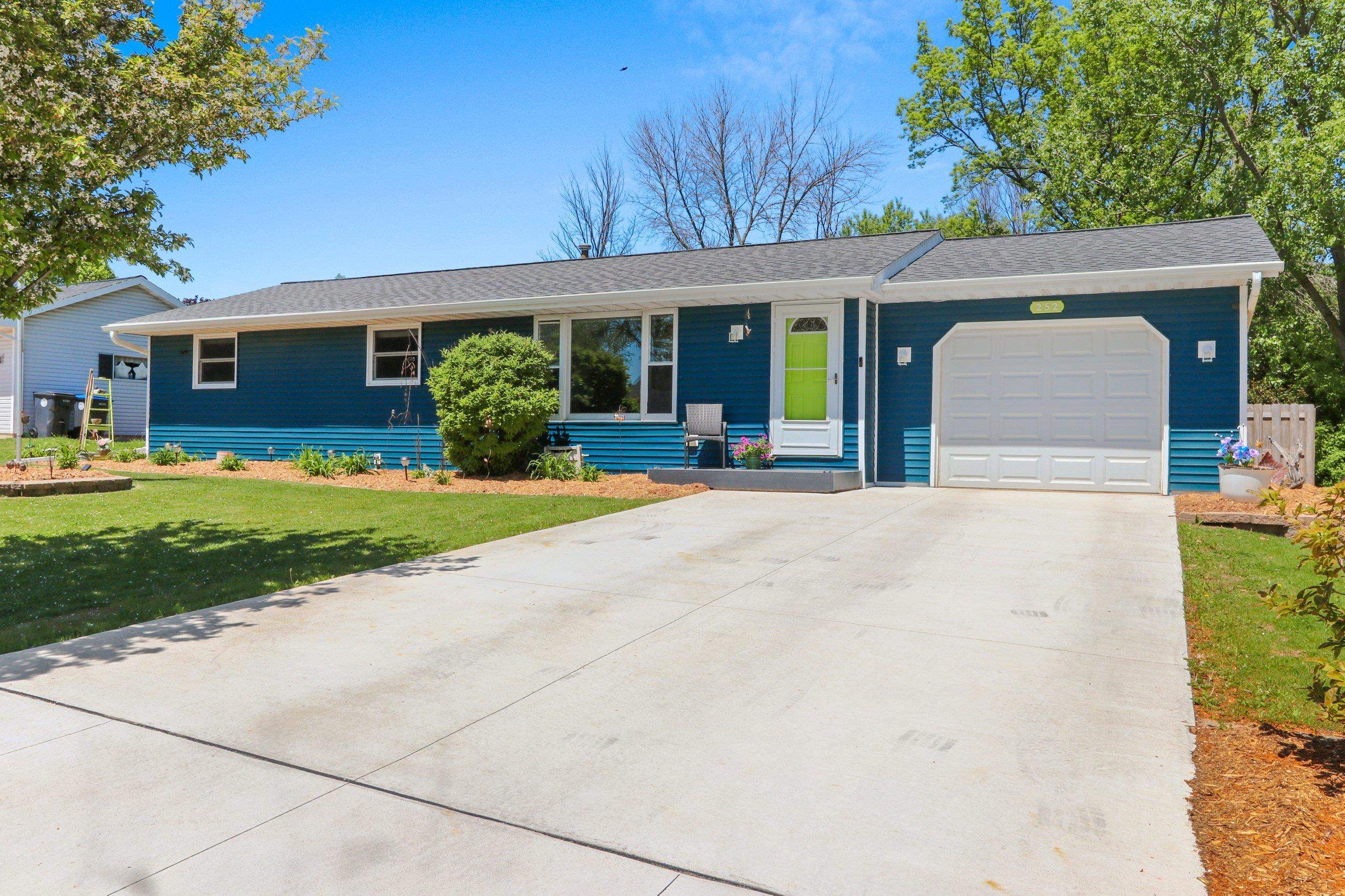 252 Garden View Lane Denmark, WI 54208 - Photo 4 of 47