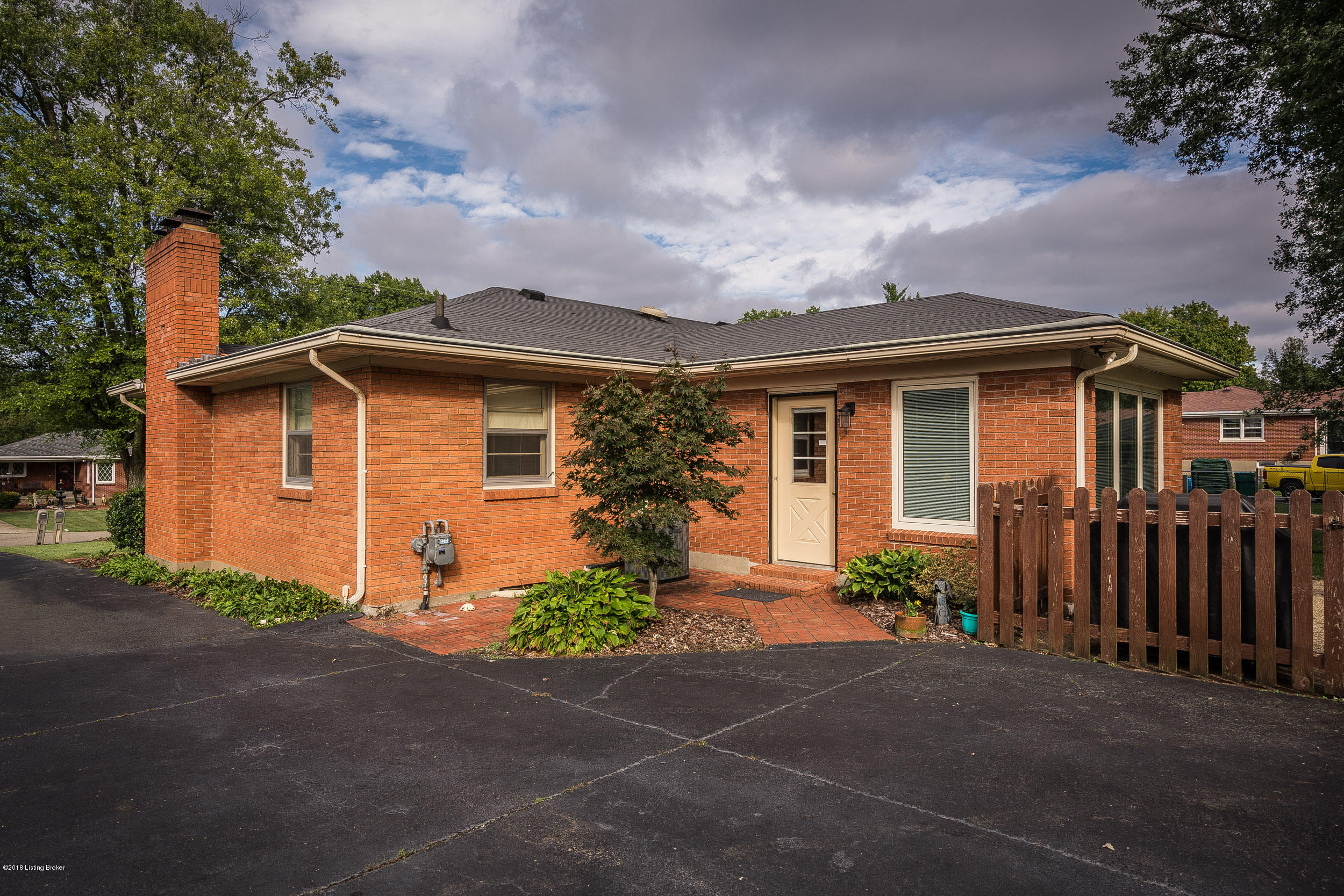 9010 Waltlee Rd-06