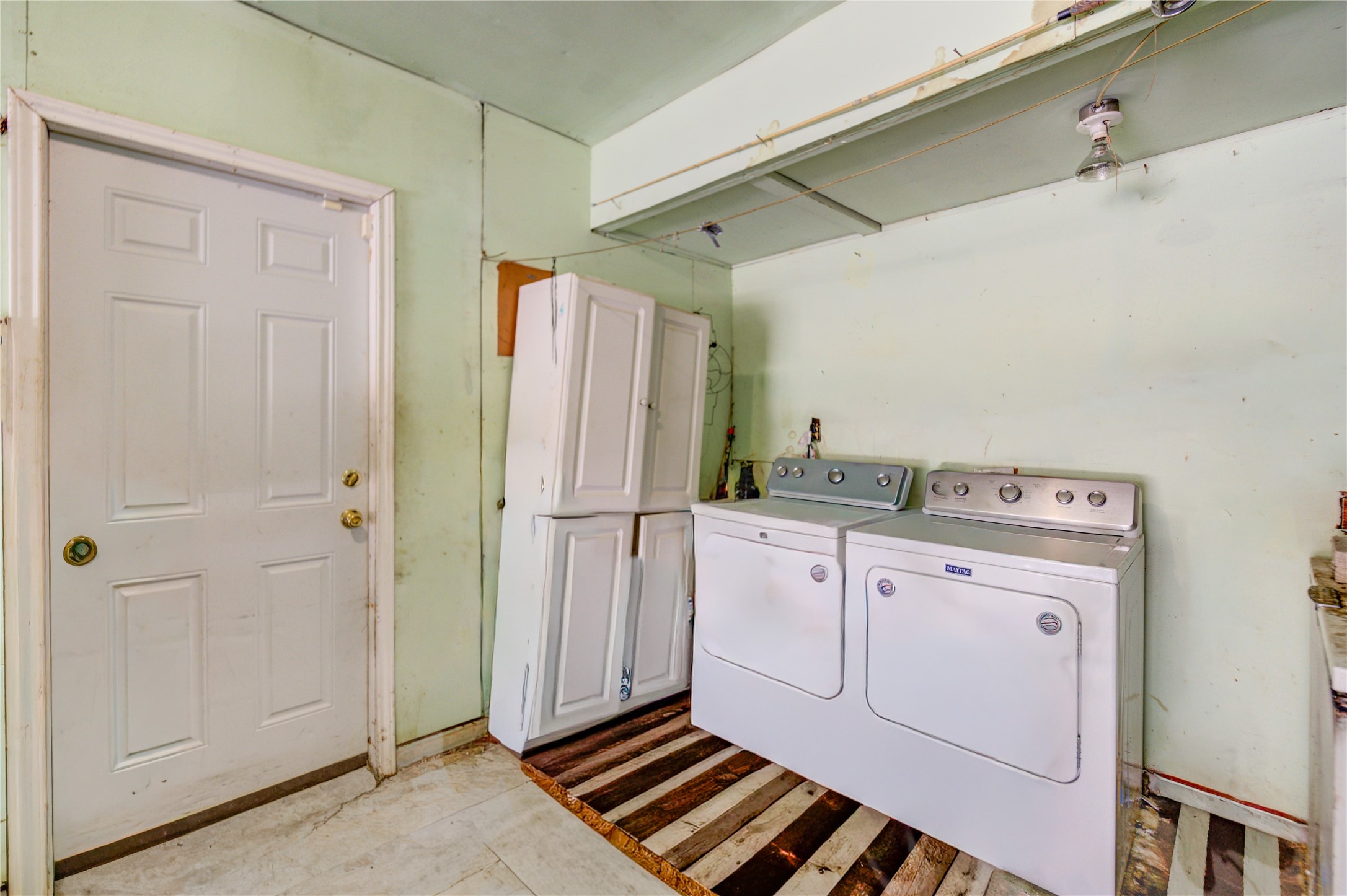 5223 Grace Point Lane Houston, TX 77048 - Photo 24 of 24 a utility room with cabinets washer and dryer
