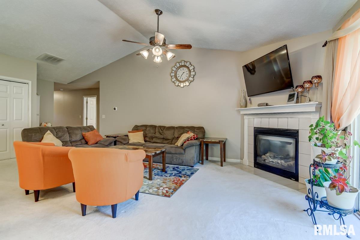 4420 Harvard Drive Springfield, IL 62712 - Photo 6 of 27 Gallery Image 6