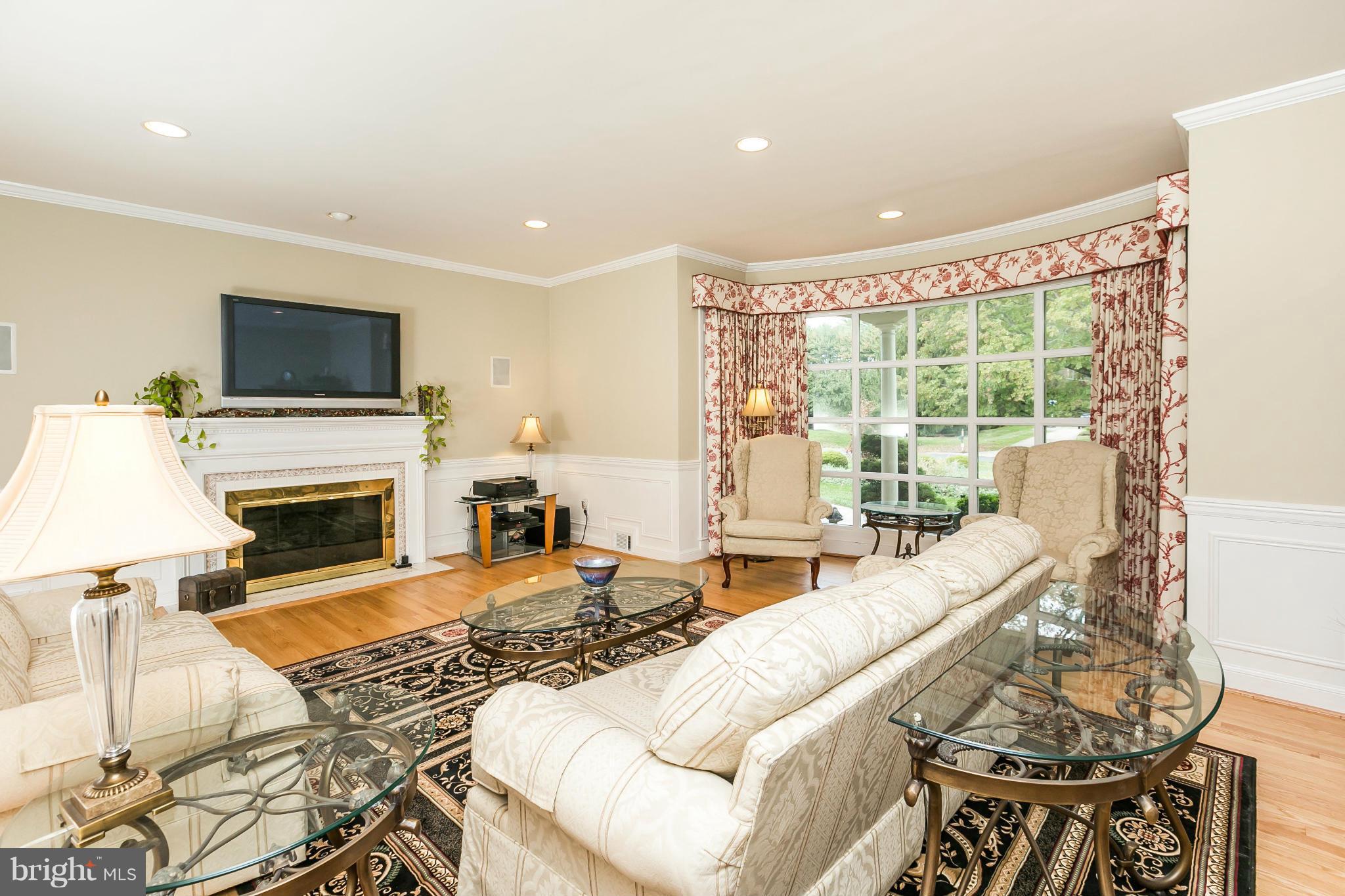 2211 Boxmere Road Lutherville-Timonium, MD 21093 - Photo 4 of 30 Living Room