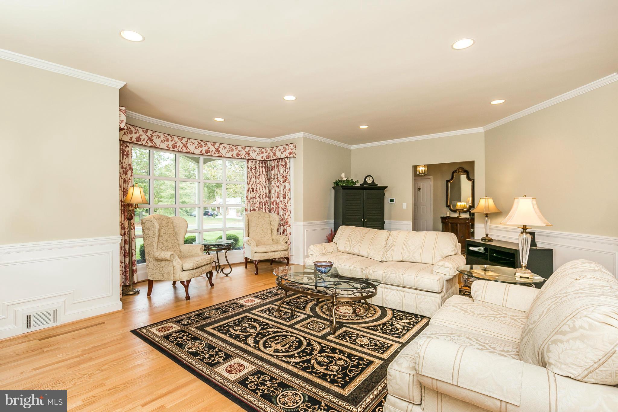 2211 Boxmere Road Lutherville-Timonium, MD 21093 - Photo 5 of 30 Living Room
