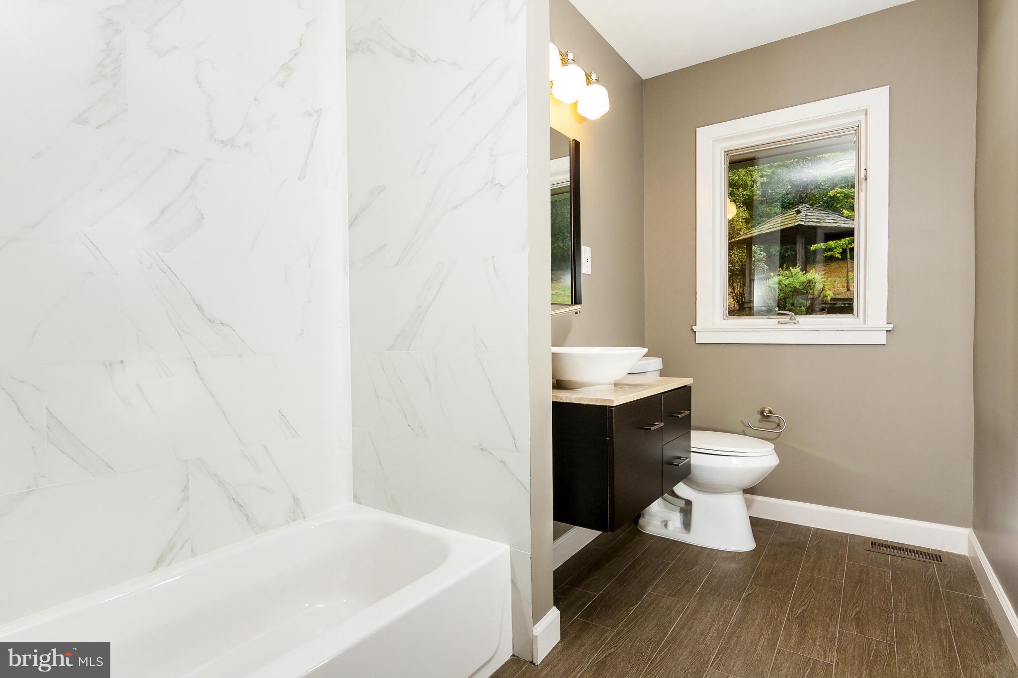 26727 Clarksburg Road Damascus, MD 20872 - Photo 11 of 30 Bath (Master)