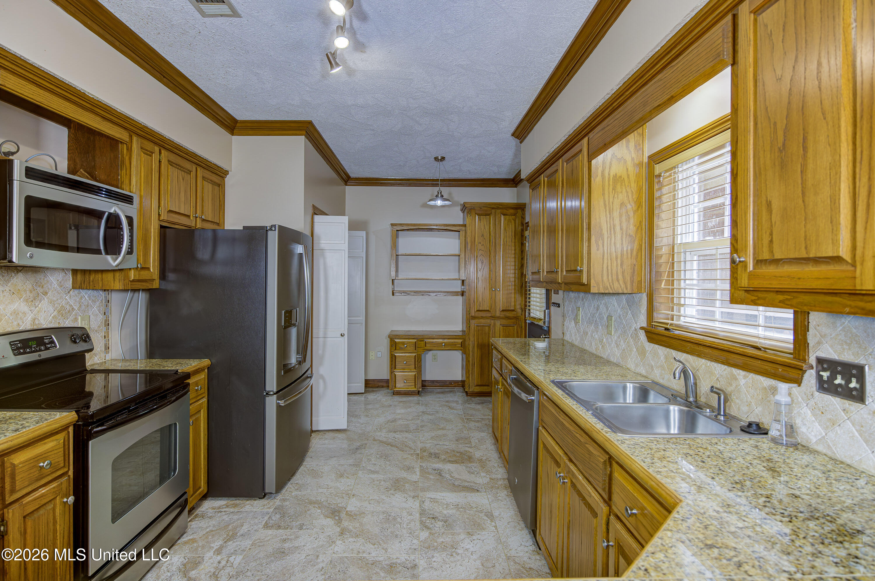 6003 Queens Point Vicksburg, MS 39180 - Photo 11 of 47 Kitchen 2