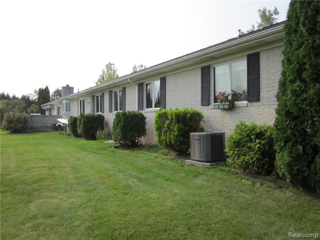 1596 Rulane Drive Lapeer, MI 48446 - Photo 6 of 27 IMG_1851.JPG