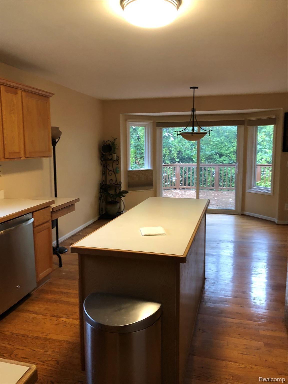 3006 Lexham Lane Rochester, MI 48309 - Photo 9 of 14 IMG_4401.jpg