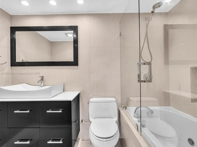 $225,000 | 4400 Hillcrest Drive, Unit 617B, Hollywood, FL 33021