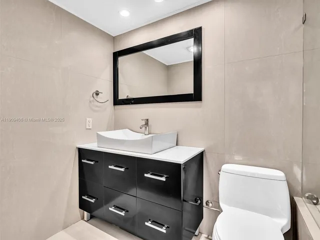 $225,000 | 4400 Hillcrest Drive, Unit 617B, Hollywood, FL 33021