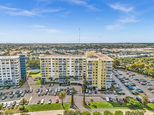 $225,000 | 4400 Hillcrest Drive, Unit 617B, Hollywood, FL 33021